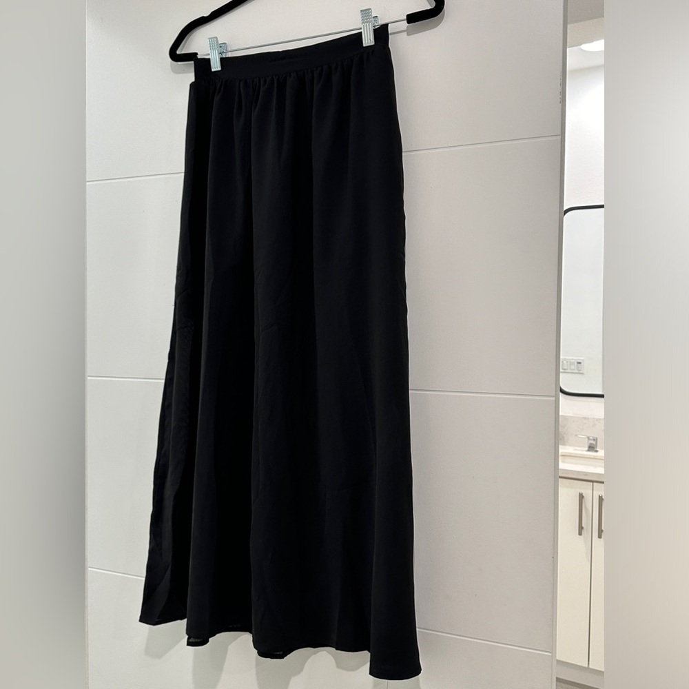 Black High Waisted Flowy Midi Skirt Side Slit Lightweight Summer Vacation Size S - Picture 6 of 12
